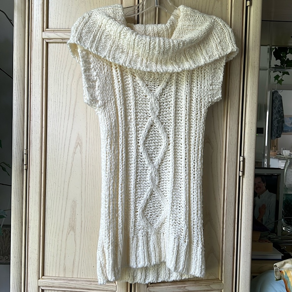 MUDD Medium Cream Nubby Knit Sweater